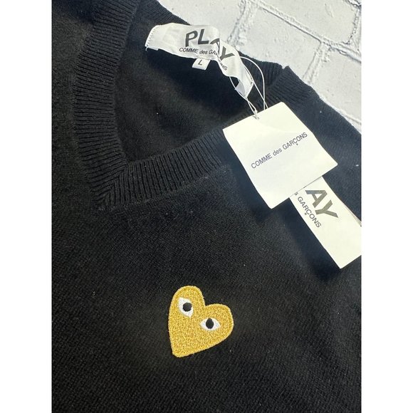 Comme des Garçons Play Heart V-neck Sweater with small gold heart - Picture 2 of 6